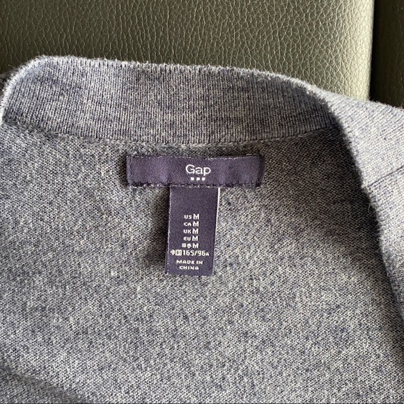 2 for 25 💗 Blue GAP Cardigan - Picture 2 of 4